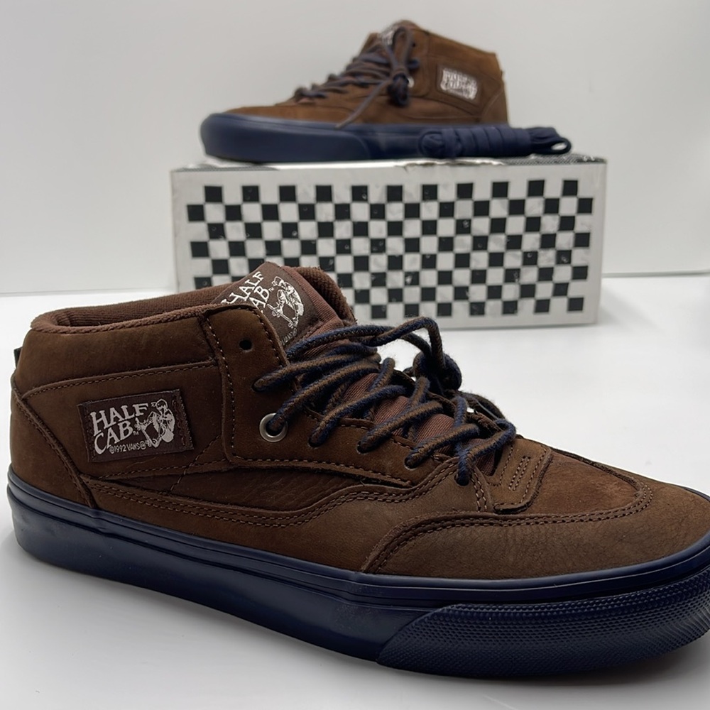 Vans Men’s Skate Half Cab
Nick Michel Brown/Navy
VN0A5KYABF1
Sneakers - Picture 15 of 16